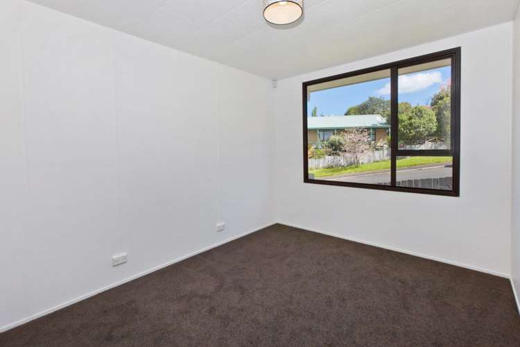 16 Maywood Crescent Glen Eden_8