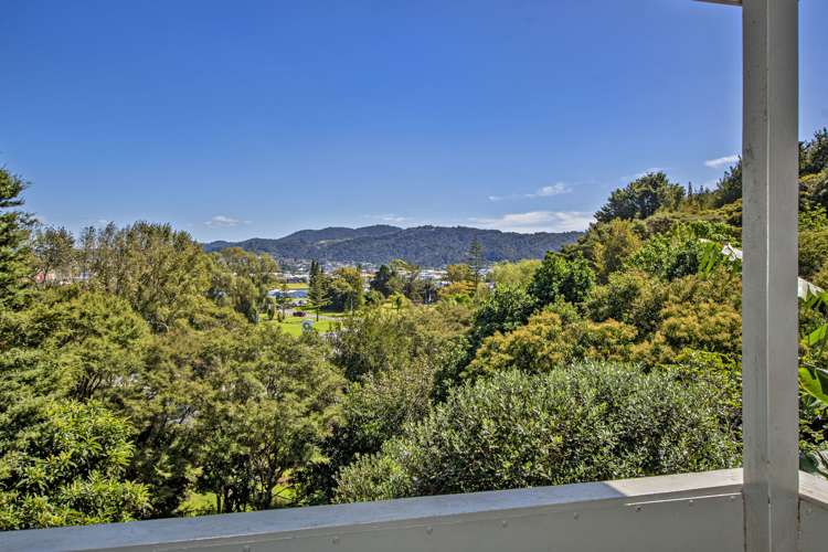 127 Riverside Drive Parahaki_1