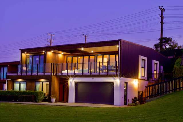 Orewa Stunner: Income + Sea Views