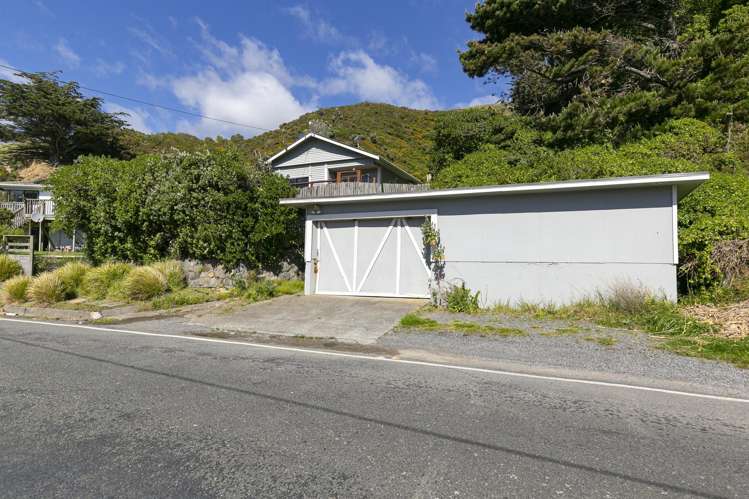 1015 Makara Road Makara_12