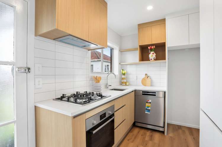 2/4029 Great North Road Glen Eden_6