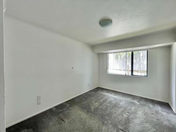 8 Earnslaw Crescent Clover Park_10