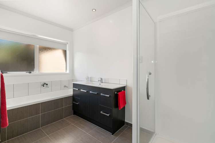 16 Saltwood Street Red Beach_13