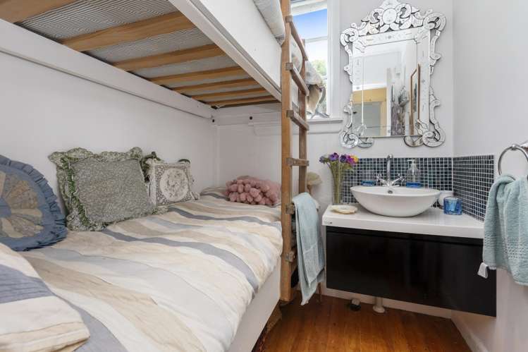 466 Marine Drive Charteris Bay_10