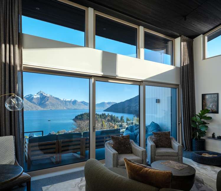52 Suburb Street Queenstown Hill_1