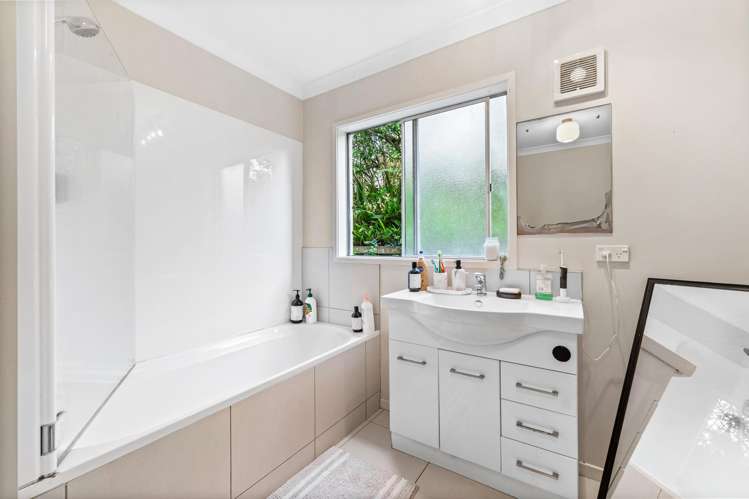 211 Royal Road Massey_29