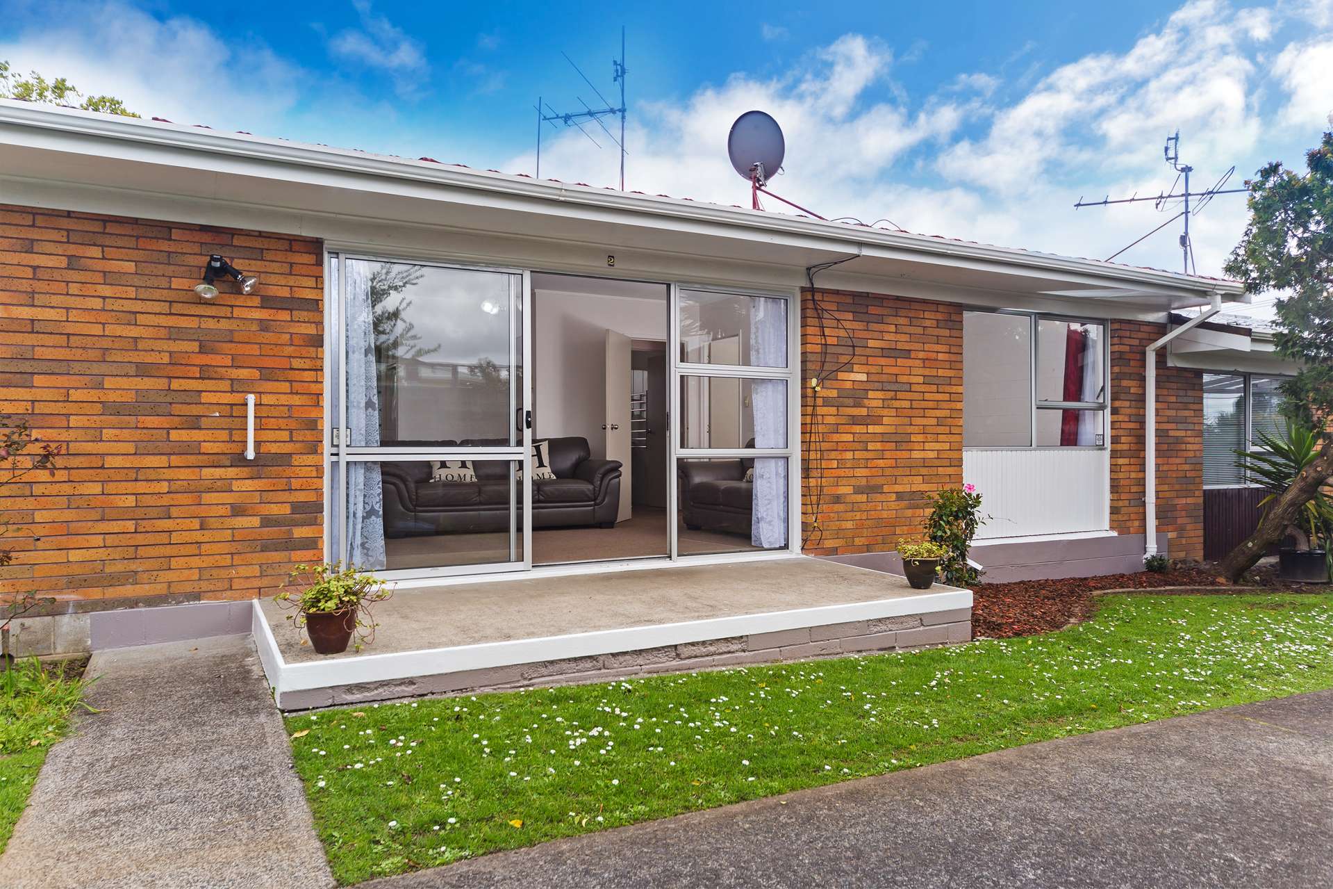 2/101 Mcleod Road Te Atatu South_0