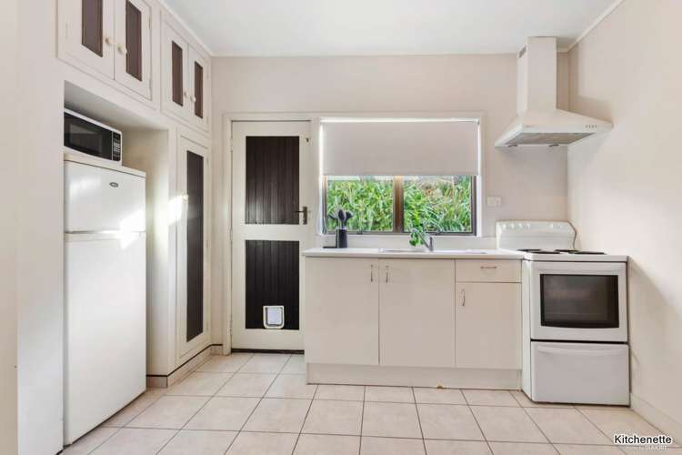 219 Royal Road Massey_19