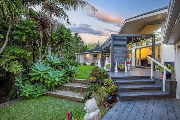 18 Oakford Park Crescent Greenhithe_16