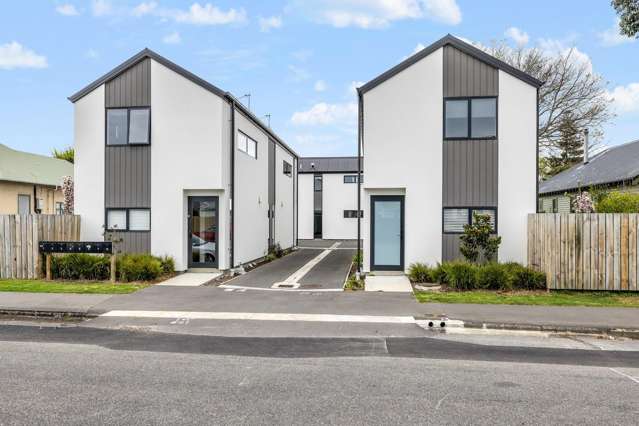 Modern Stylish 2BRM Townhouse in Historic Linwood