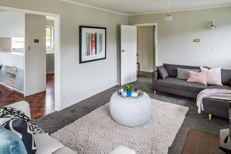 22 Helvetia Grove Naenae_5