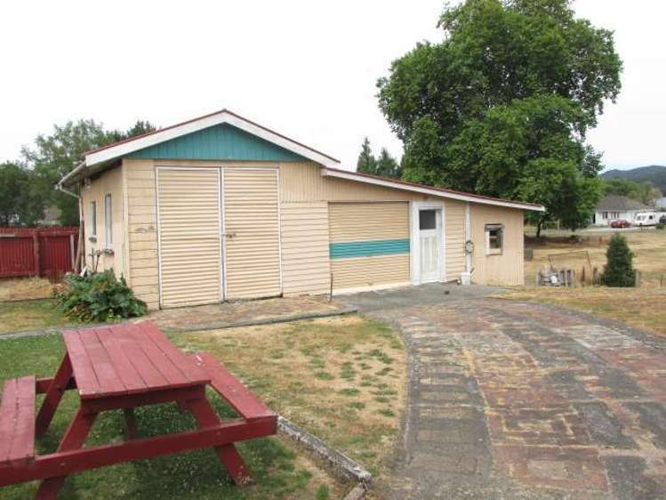 6 Crampton Road Reefton_15