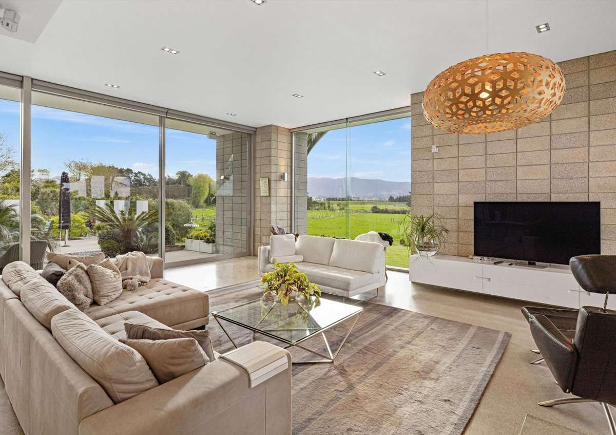 261C Walker Road East_4
