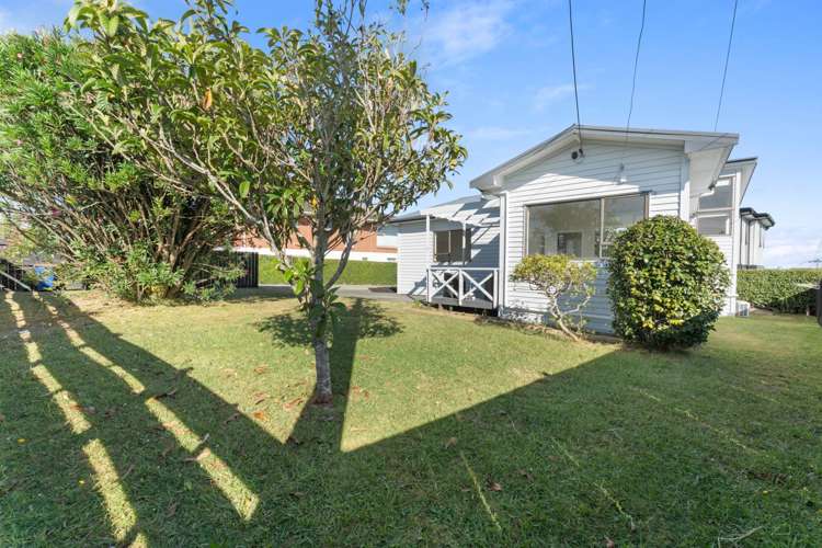 85 Pupuke Road Northcote_21