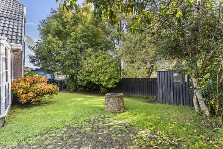 2/73 Botany Road Botany Downs_14