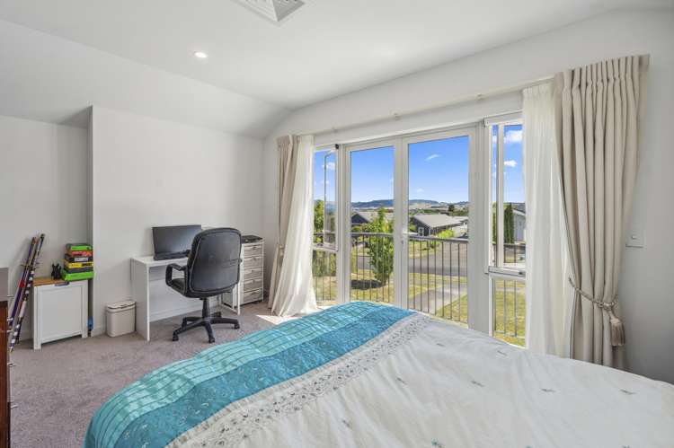 28 Magnolia Rise Waipahihi_12
