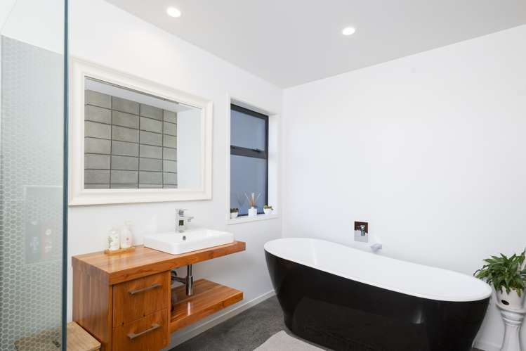 22 Fisher Place Lytton West_16