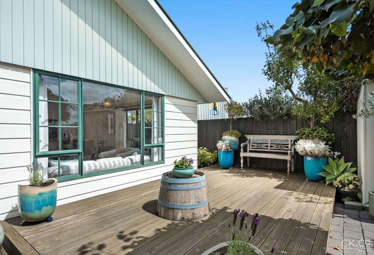 2/118 Whites Line East Waiwhetu_17