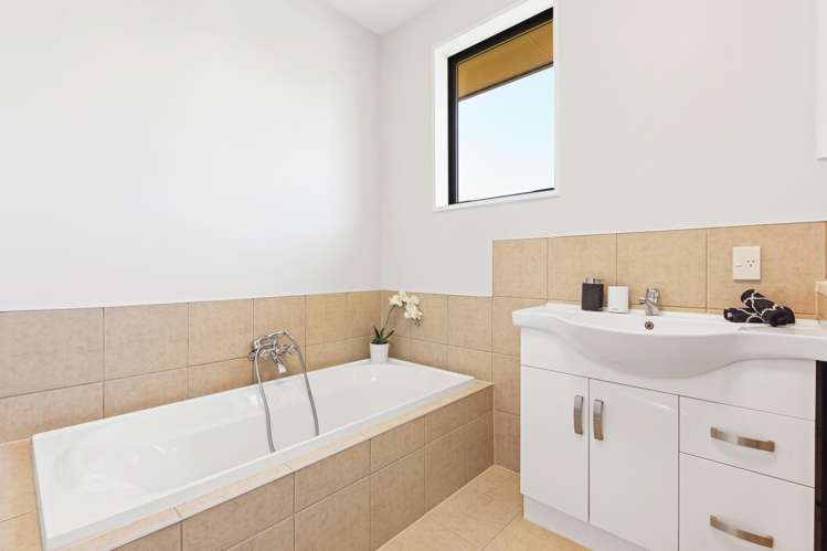 102 Glews Road Cust_35