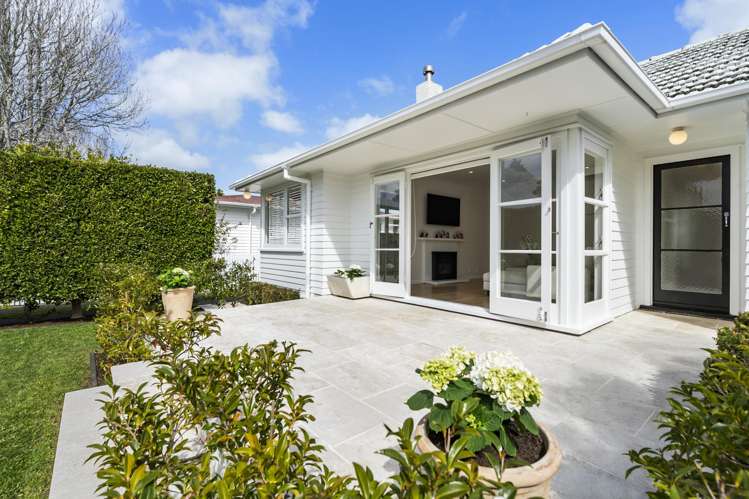 12 Crocombe Crescent Beach Haven_17