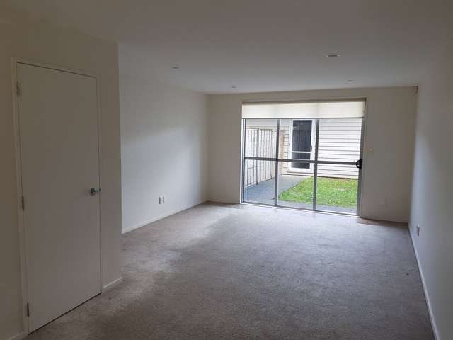 6/1 Gracechurch Drive Flat Bush_4