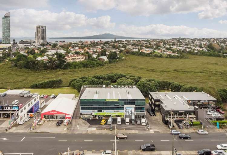 34 Barrys Point Road Takapuna_10