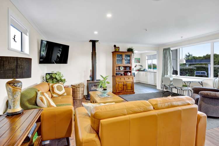 15 Auroa Road Otakeho_11