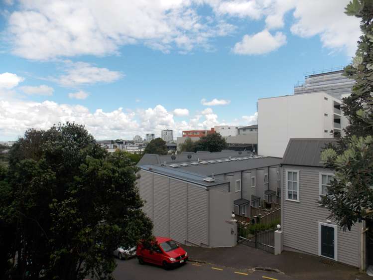 16/8 Basque Road Eden Terrace_0