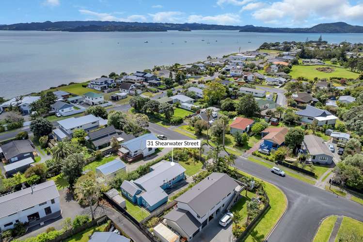 31 Shearwater Street One Tree Point_21