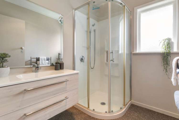 133 Vodanovich Road Te Atatu South_15