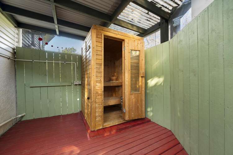 27 Colmar Road Mellons Bay_15