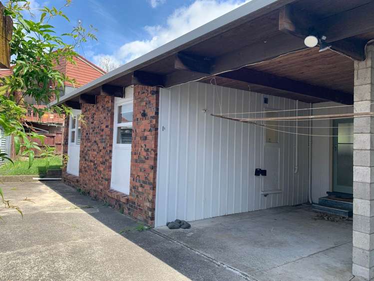 1B Lyndhurst Road Te Atatu South_0