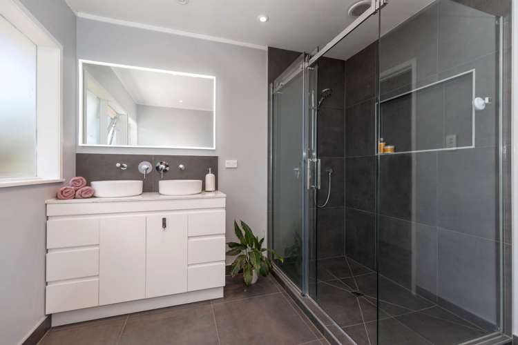 11 Lakeside Drive Pahurehure_14