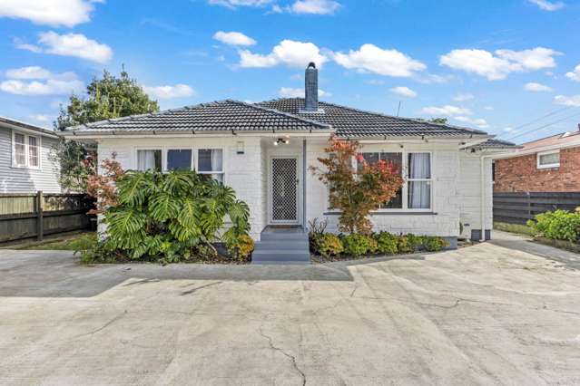 To Solid Brick & Tile Home in Manurewa