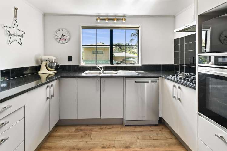 25 Silkwood Grove Totara Heights_2