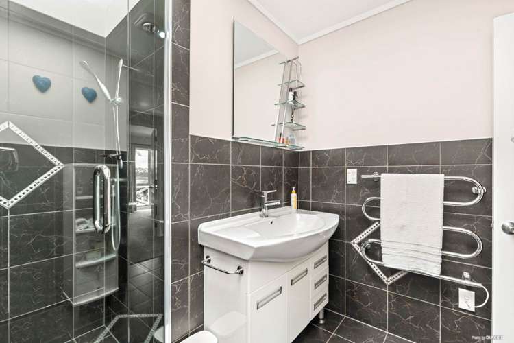 5 Barton Place Orewa_15