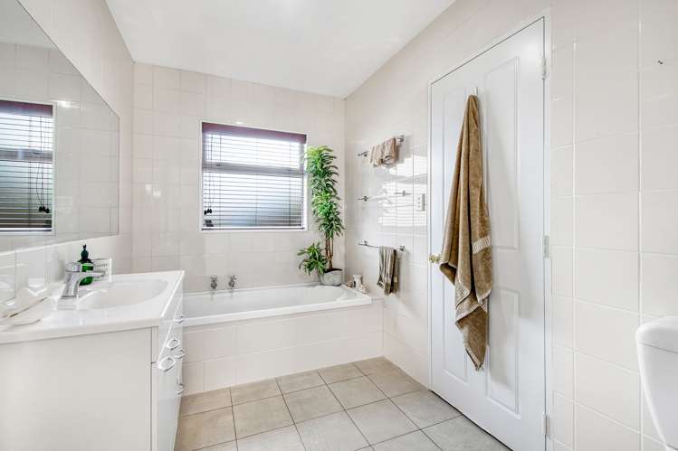 19a Parakai Avenue Parakai_8