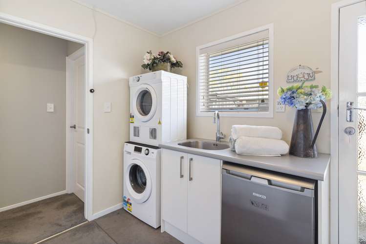 1/15 Vivian Wilson Drive Eastern Beach_11