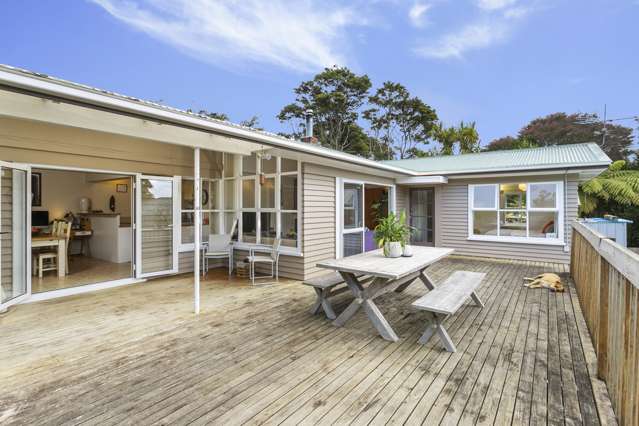 64 Woodfern Crescent Titirangi_1