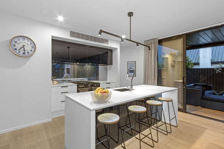 18 Clissold Street Merivale_6