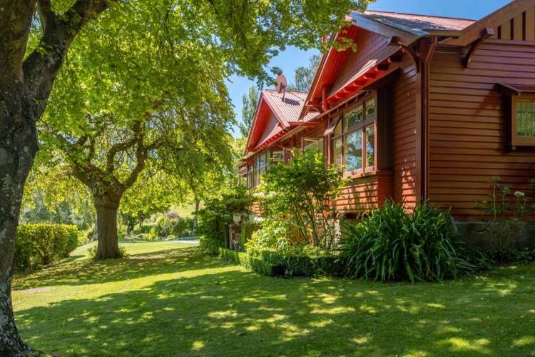 281 Beach Road Akaroa_10