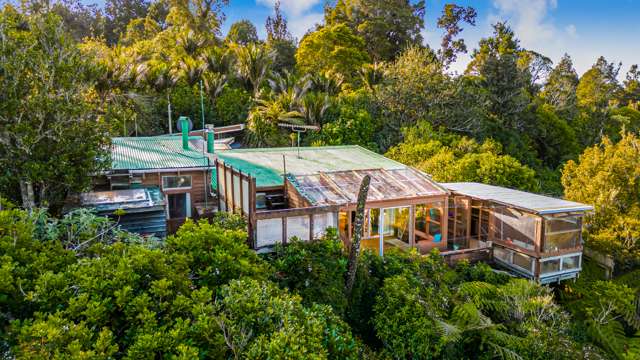 216 Scenic Drive Titirangi_1