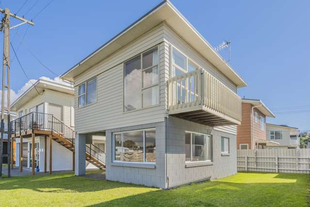 Elevated beach retreat with sea views