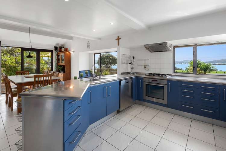 300 Beach Road Onerahi_5