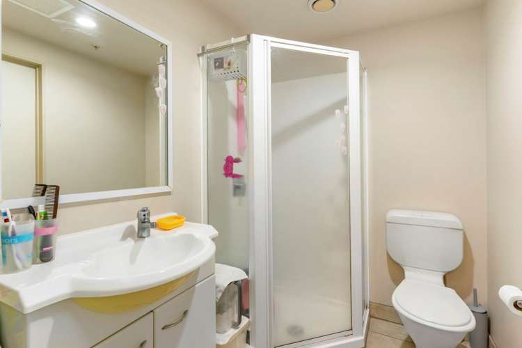 4b/10 Crown Lynn Place New Lynn_5