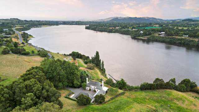 Iconic Lakeside Living