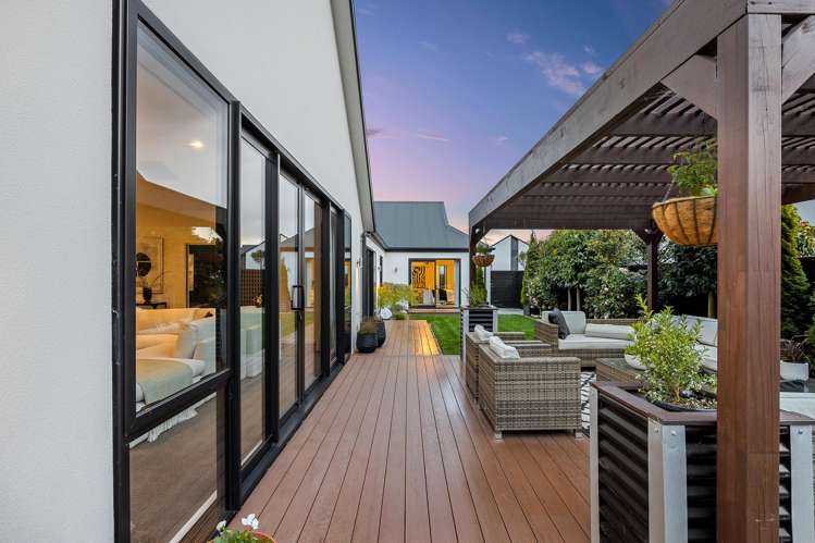 6 Waitikiri Square Parklands_27