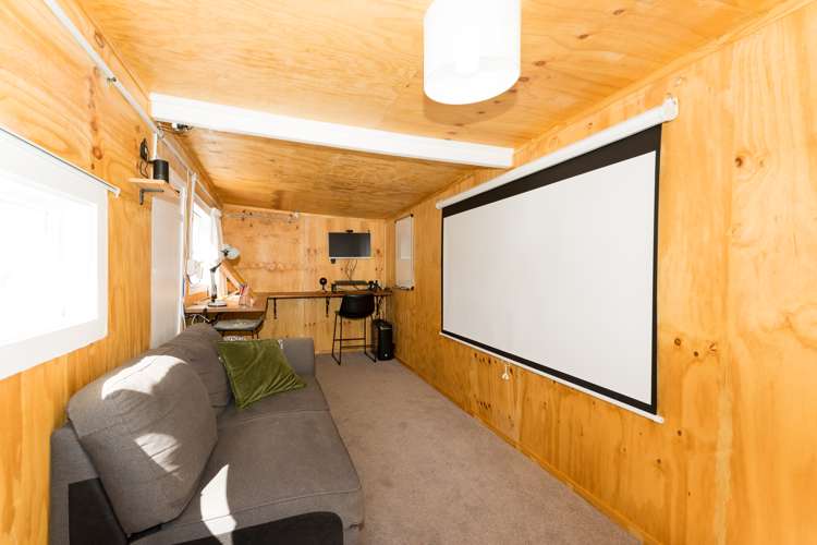 25 Riddlers Crescent Petone_9