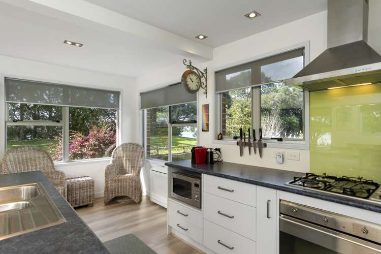 10 Roretana Drive Athenree_6