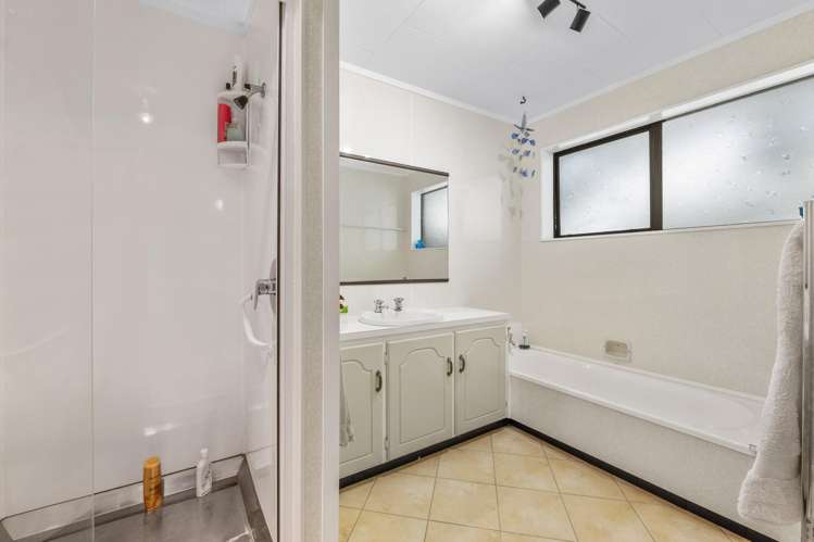 8 La Salle Drive Westown_18